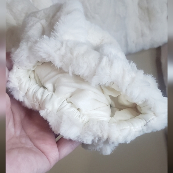 Perceptions Faux Fur Women's Round Neck Long Sleeve Shrug - Picture 5 of 12